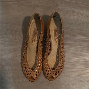 Bandolino Women's Tan Peep-Toe Flats
